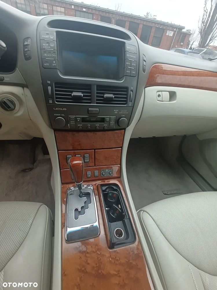 Lexus LS Comfort - 7