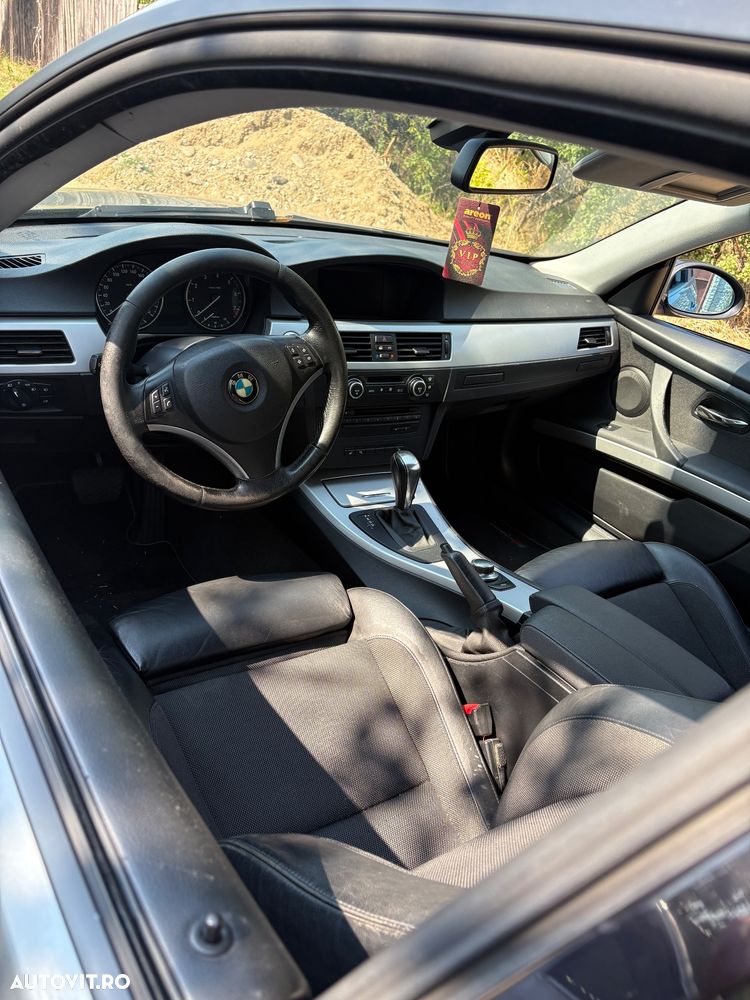 BMW Seria 3 320i Aut. - 9