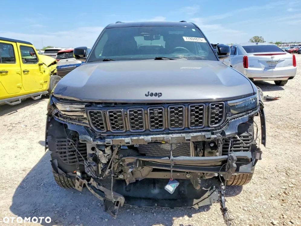 Jeep Grand Cherokee - 41
