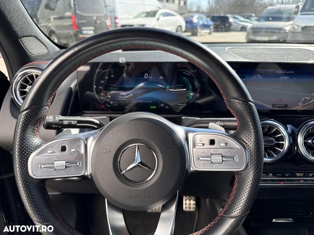 Mercedes-Benz EQB - 10