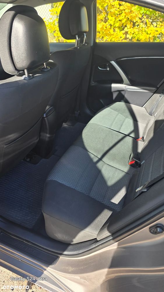 Toyota Avensis - 10