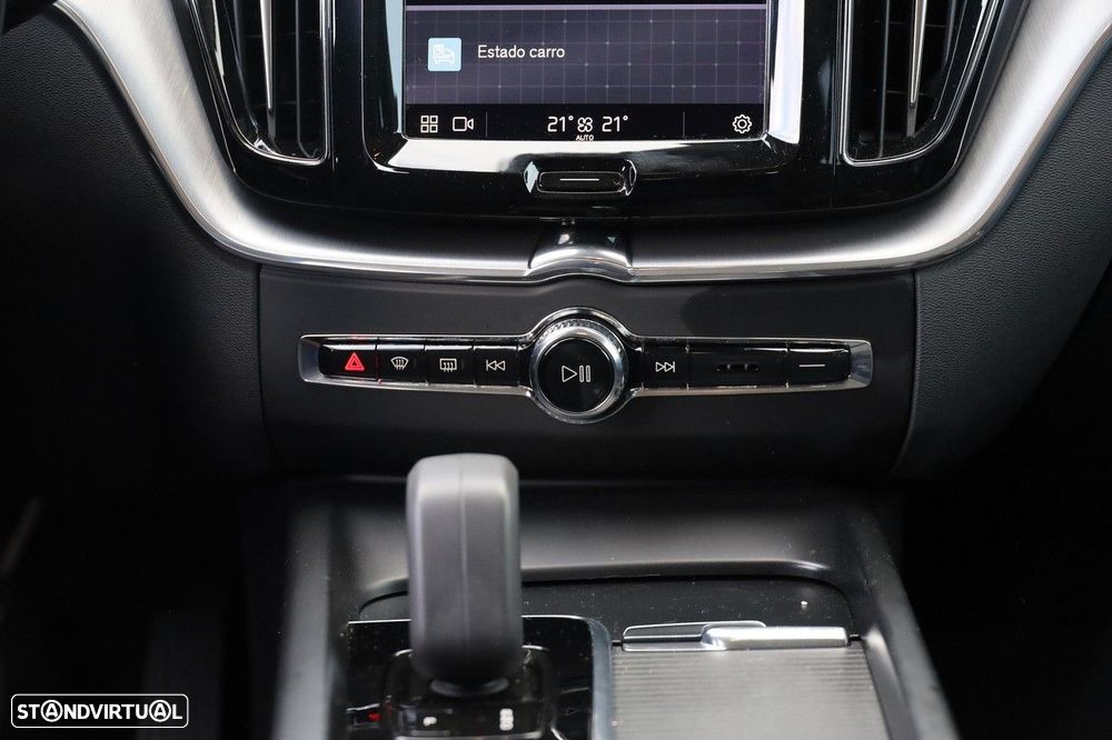 Volvo XC 60 2.0 B4 Momentum Plus - 18