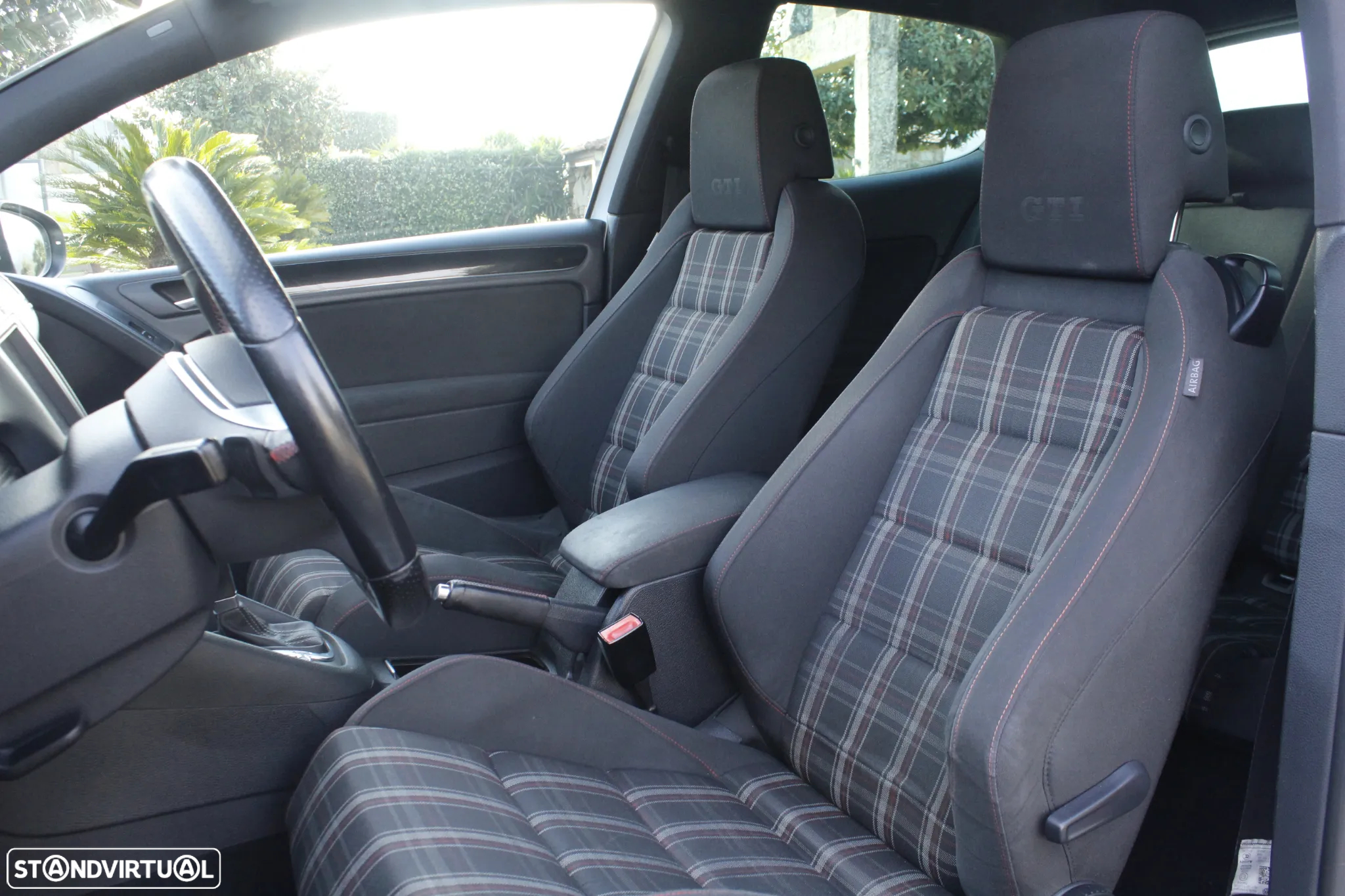 VW Golf 2.0 GTI DSG - 36