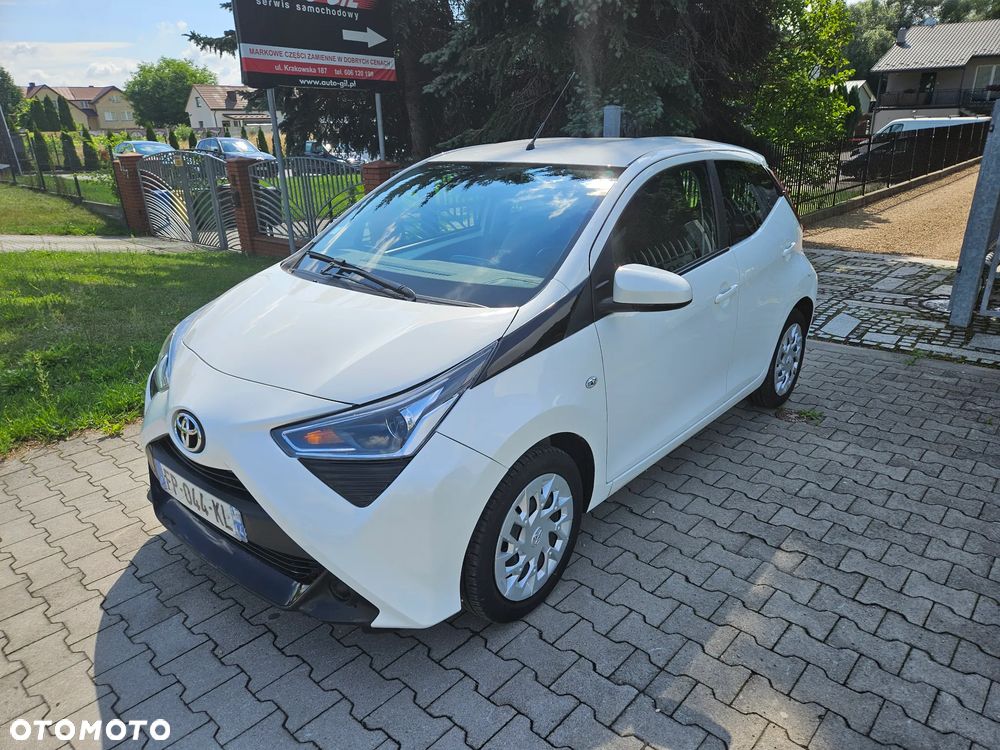 Toyota Aygo x.shift x-play connect - 2