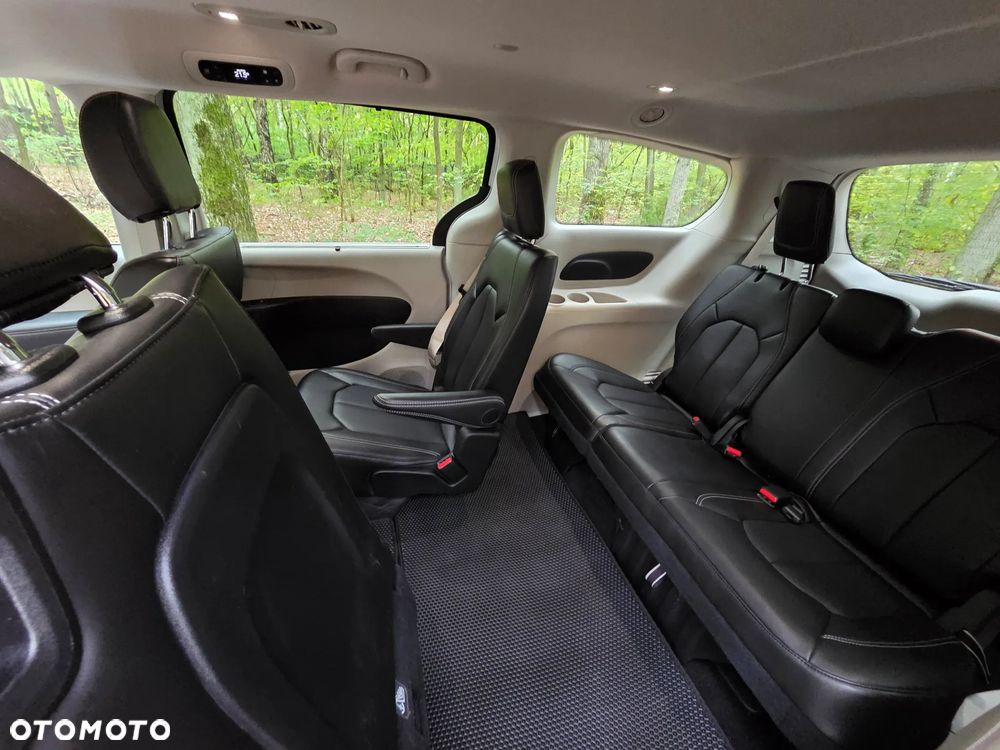 Chrysler Pacifica - 13