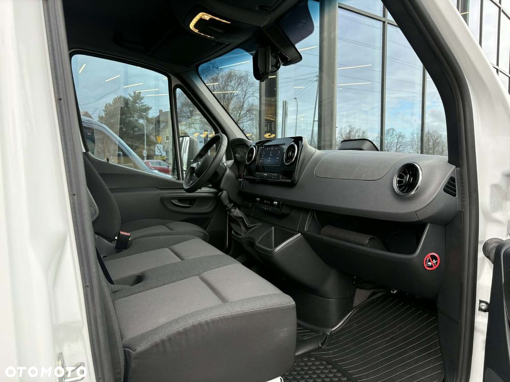 Mercedes-Benz Sprinter - 10