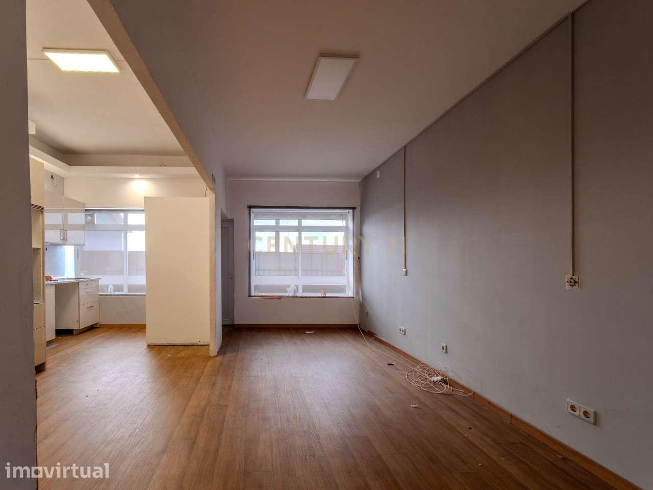 Espaço Remodelado T1 +1 com Suite ,Pátio Privativo e Garagem para Esta - Grande imagem: 5/24