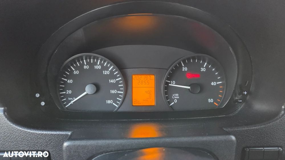 Mercedes-Benz Sprinter - 12