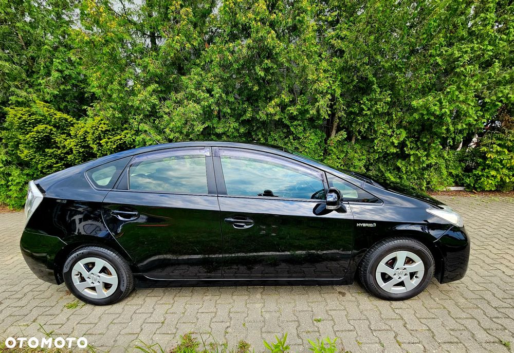 Toyota Prius ver-1-8-hsd-prestige - 11
