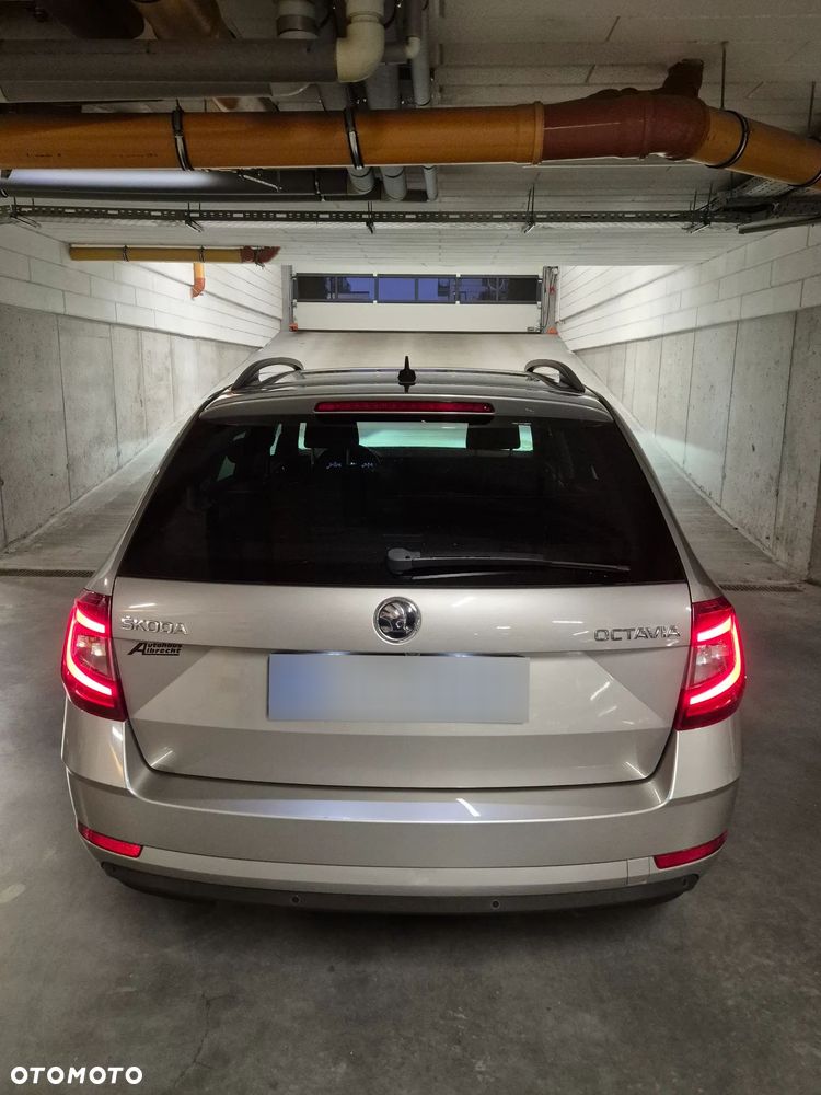 Skoda Octavia 1.8 TSI DSG Clever - 8