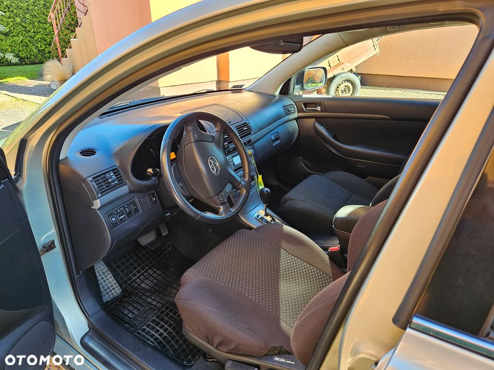 Toyota Avensis 1.8 VVT-i Automatik Sol - 2