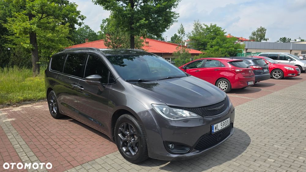 Chrysler Pacifica - 2