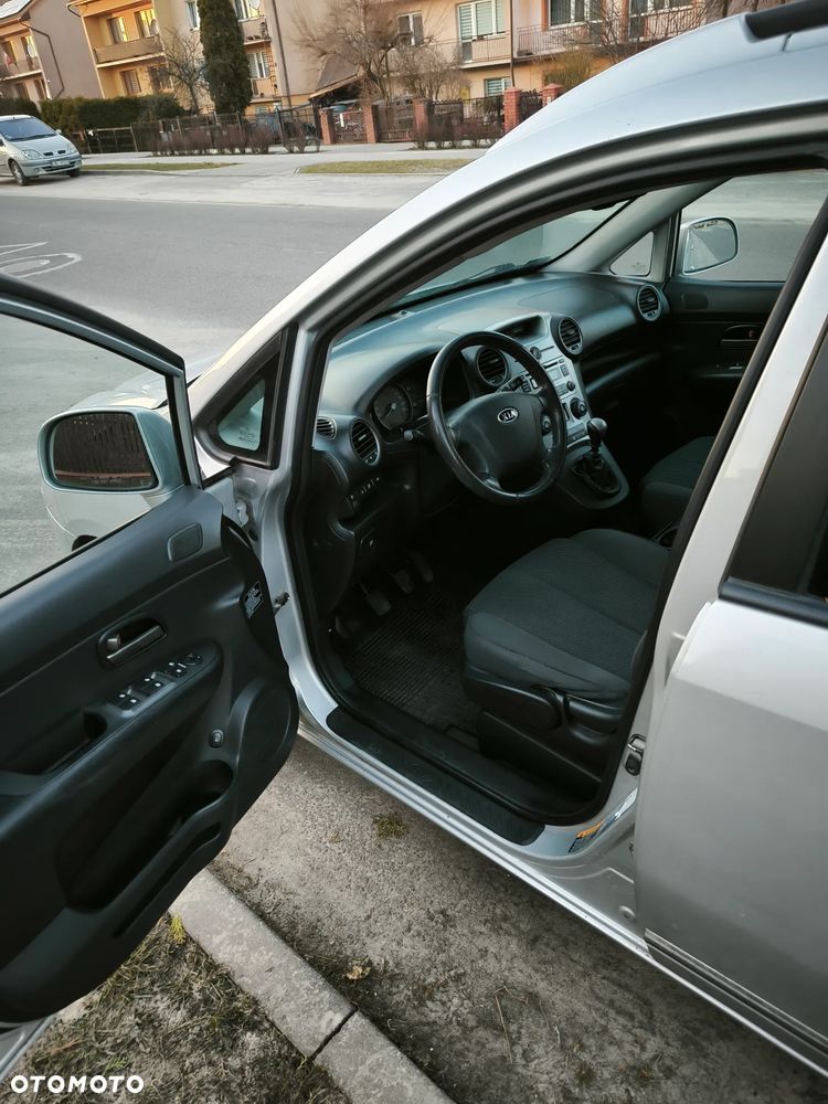 Kia Carens - 3