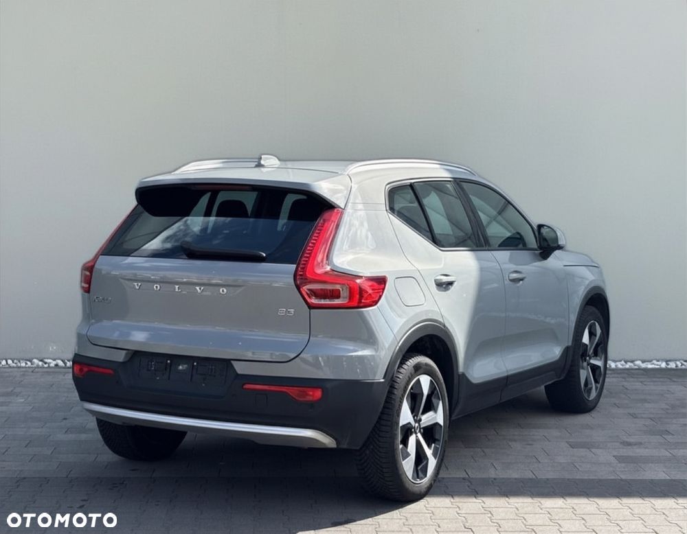 Volvo XC 40 B3 Plus Dark - 3