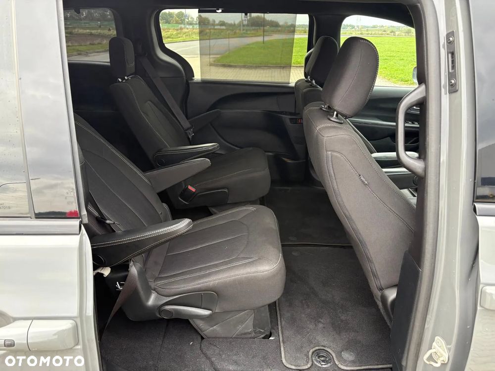 Chrysler Pacifica - 11