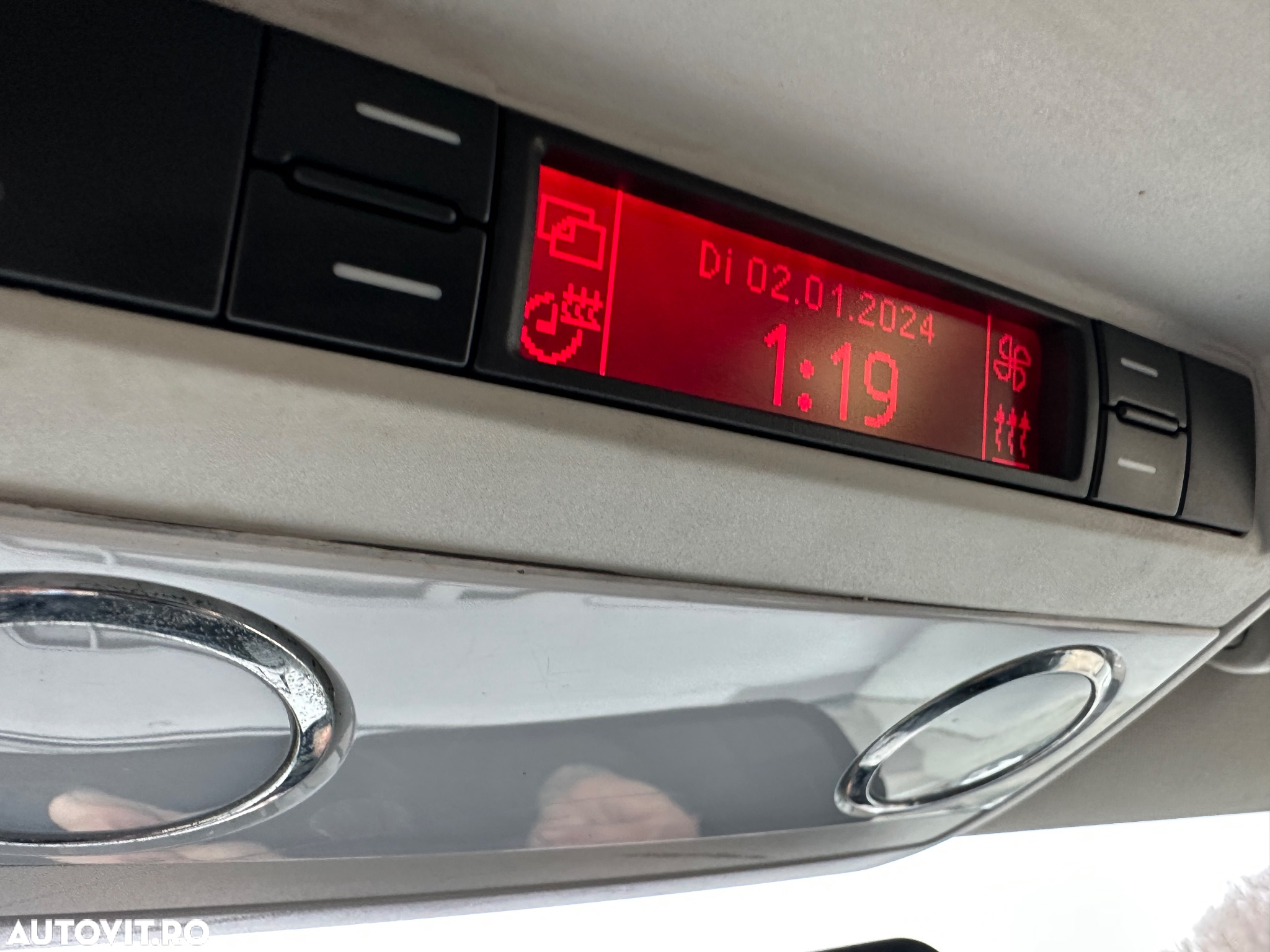 Volkswagen Caravelle - 15