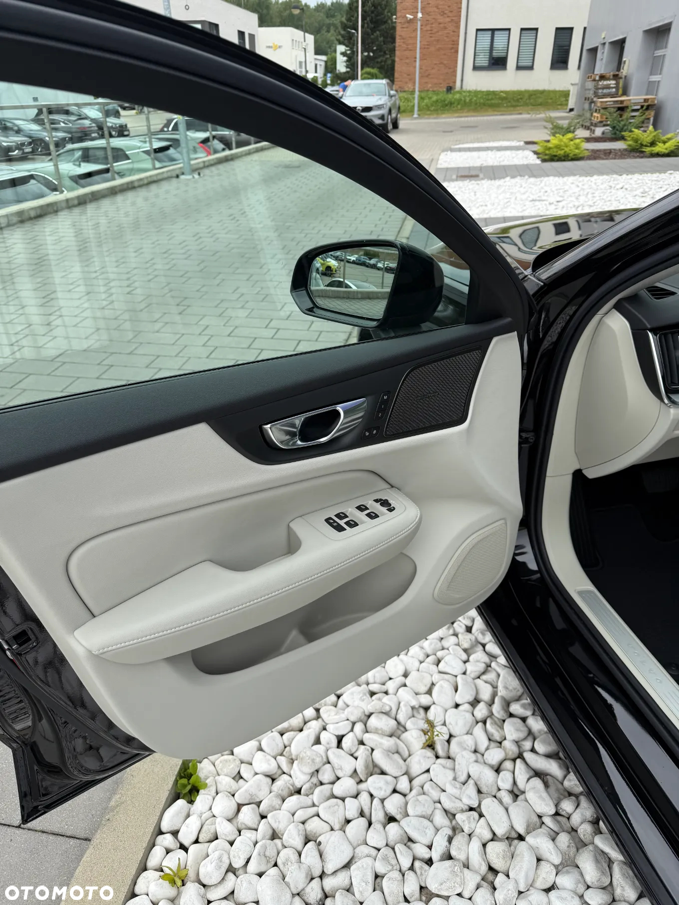 Volvo V60 B4 B Plus Dark - 14