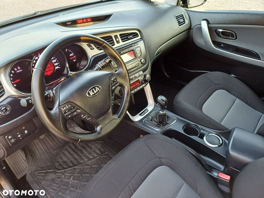 Kia Ceed - 8
