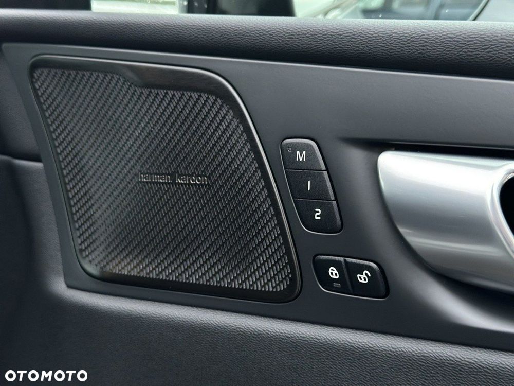 Volvo XC 60 B4 D Ultimate Dark - 29