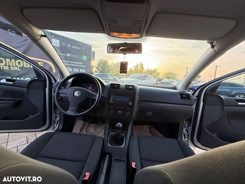 Volkswagen Golf 1.6 FSI Comfortline - 5