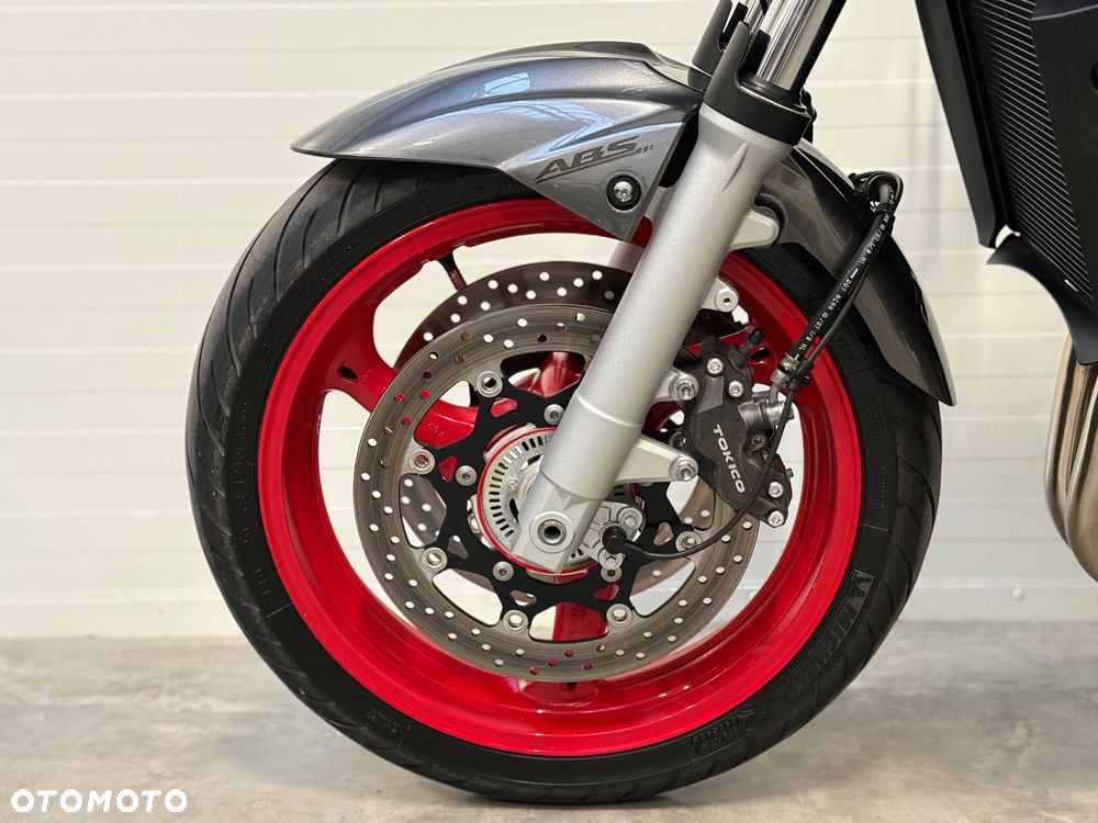 Suzuki GSR - 24