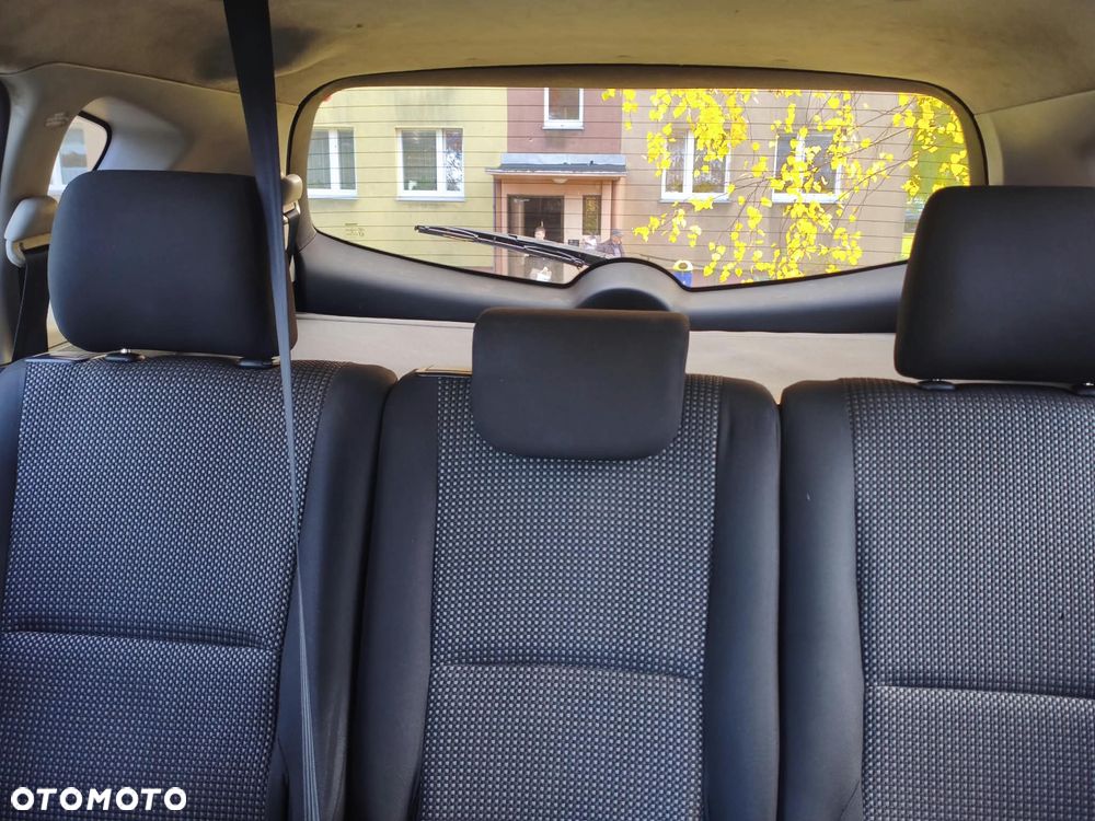 Toyota Corolla Verso - 16