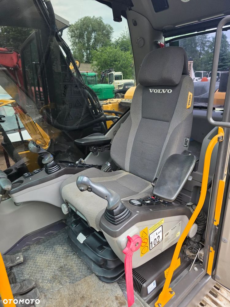 Volvo EC220 DL - 11