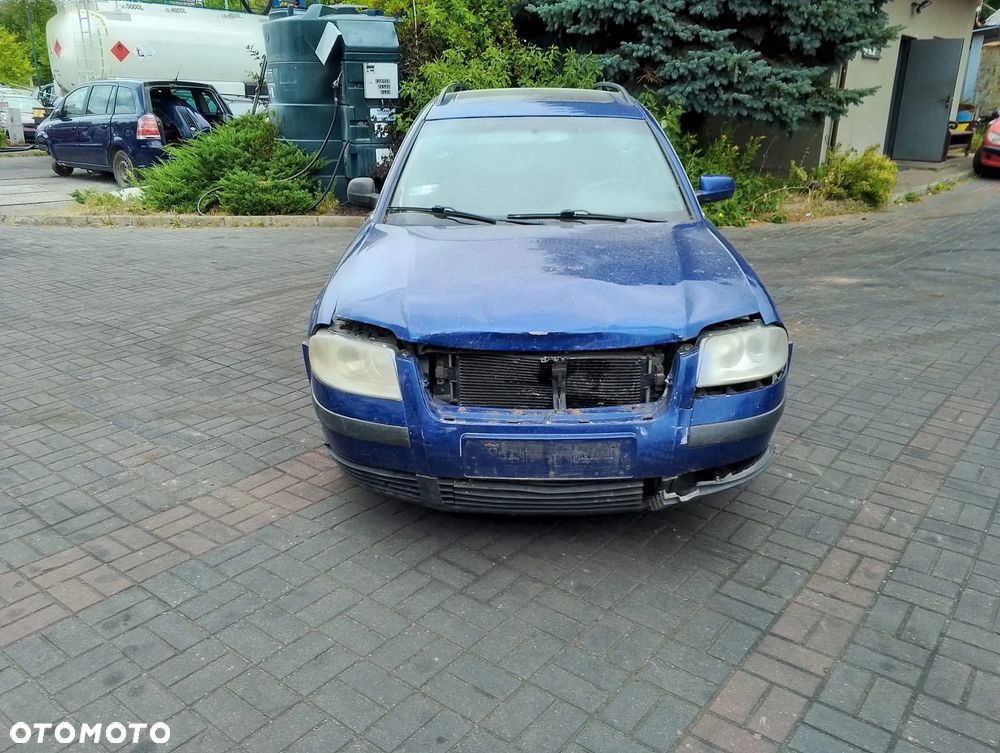 Volkswagen Passat B5 FL (00-05r.) 1.9 TDI 130KM. Silnik AWX Skrzynia FRK/ELN/DQS/FRF lakier C5X LC5X 8J.Cały na części. GWARANCJA !!!  Przód Tył Zestaw Komplet Drzwi Klapa Zderzak Błotnik Maska Grill Atrapa Szyba Pas Lampa Lusterko Boczki Fotel Kanapa Kokpit Deska Rozdzielcza Przełącznik Włącznik Sterownik Przewody Wiązka Instalacja Moduł Komputer Czujnik Listwa Pompa Alternator Wtryski Głowica Rozrusznik Kompresor Sprzęgło Dwumas Silnik Skrzynia ABS Klimatyzacji Paliwa Wspomagania Kolektor Turbina Przepustnica Zawór Chłodnica Koło Hak Belka Sanki Zawieszenie Mcpherson Półoś Amortyzator Wydech Tłumik Zacisk Most - 2