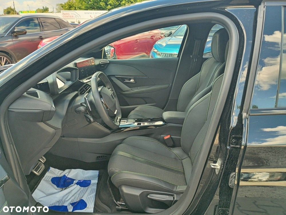 Peugeot 208 - 10