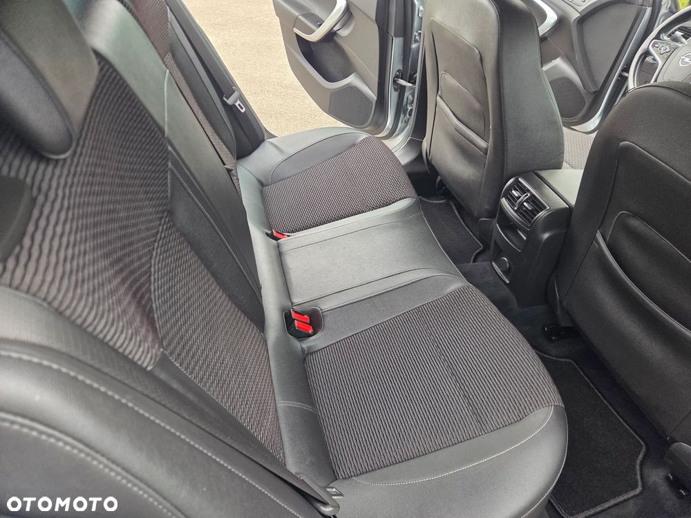 Opel Insignia - 12