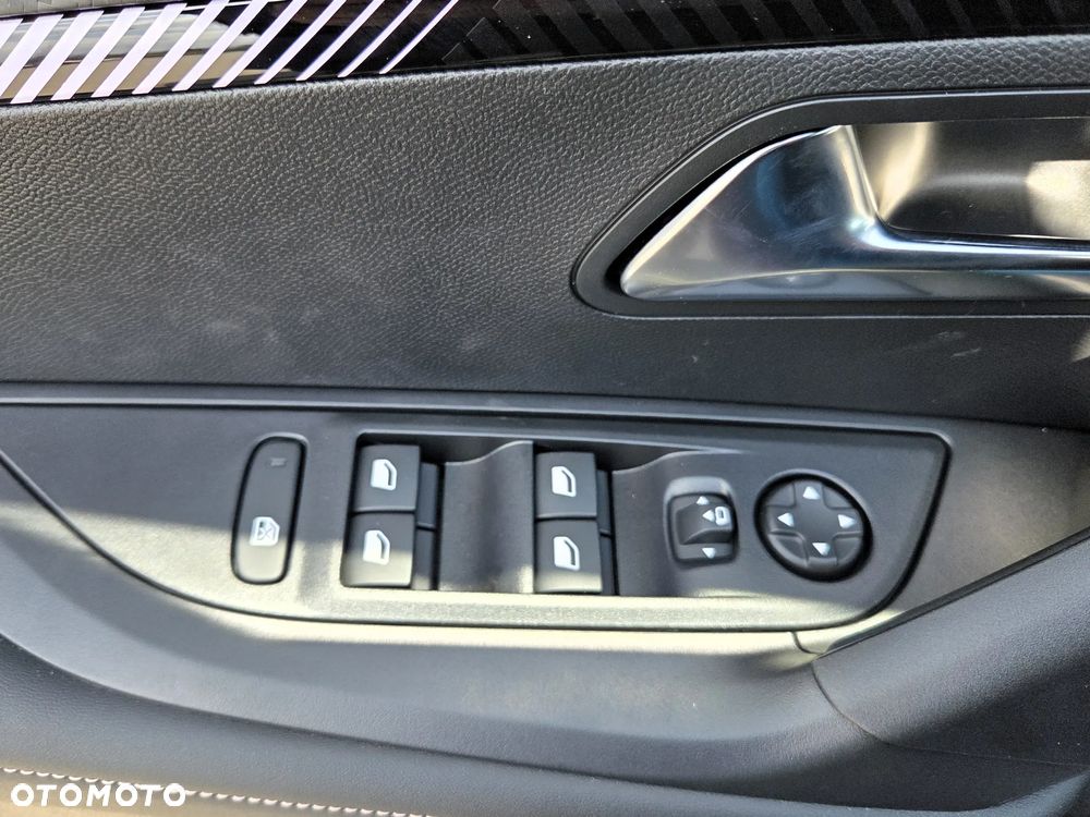 Peugeot 2008 PureTech mHEV Allure e-DCS6 - 18