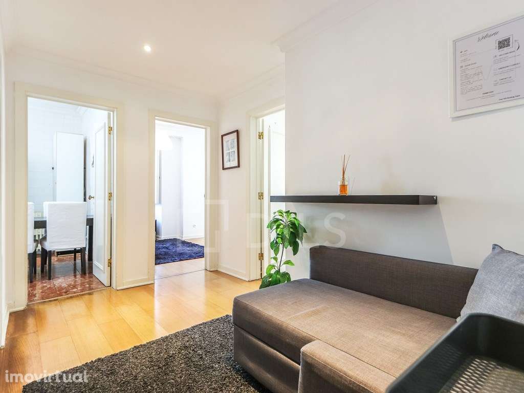 Apartamento T1 na praça Luís de Camões, com elevador e estacionamento - Grande imagem: 3/22