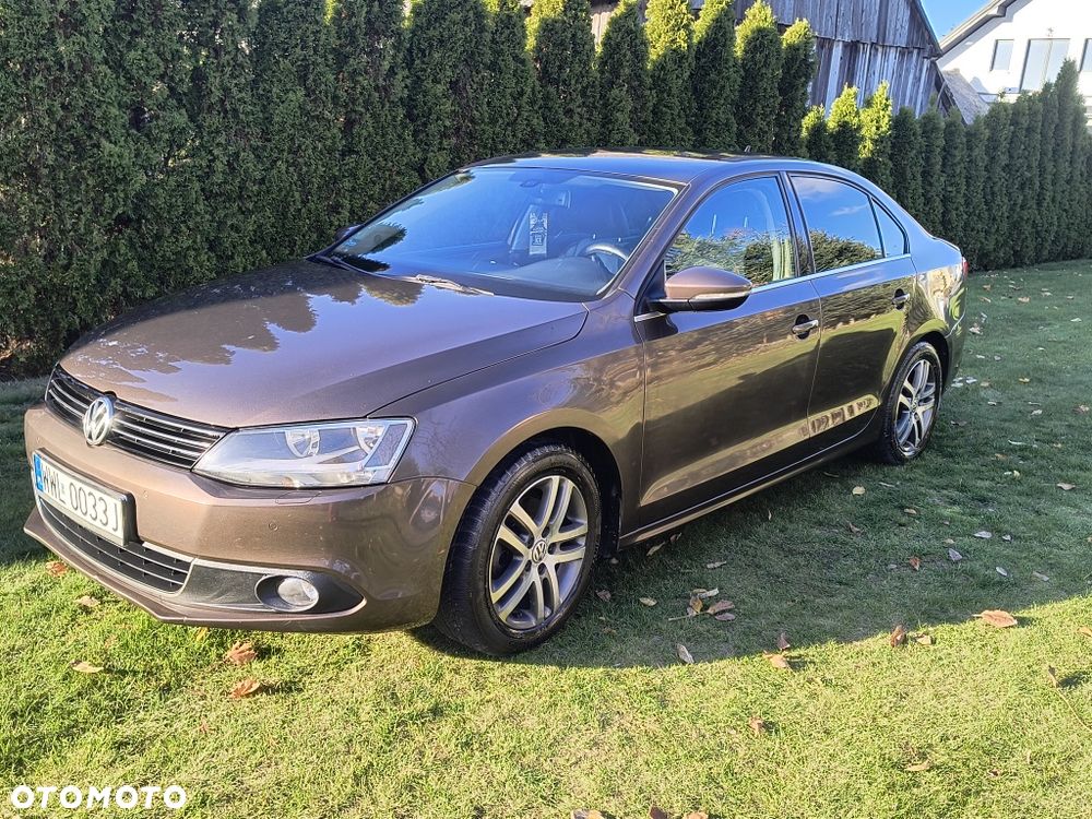 Volkswagen Jetta - 1