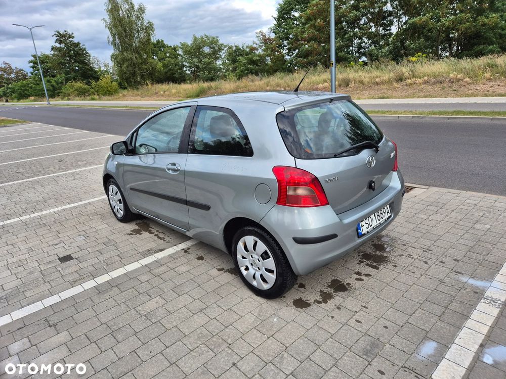 Toyota Yaris 1.3 Terra - 4