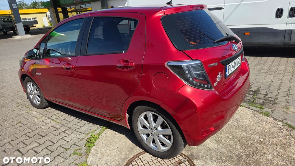 Toyota Yaris Hybrid 100 Sol - 3