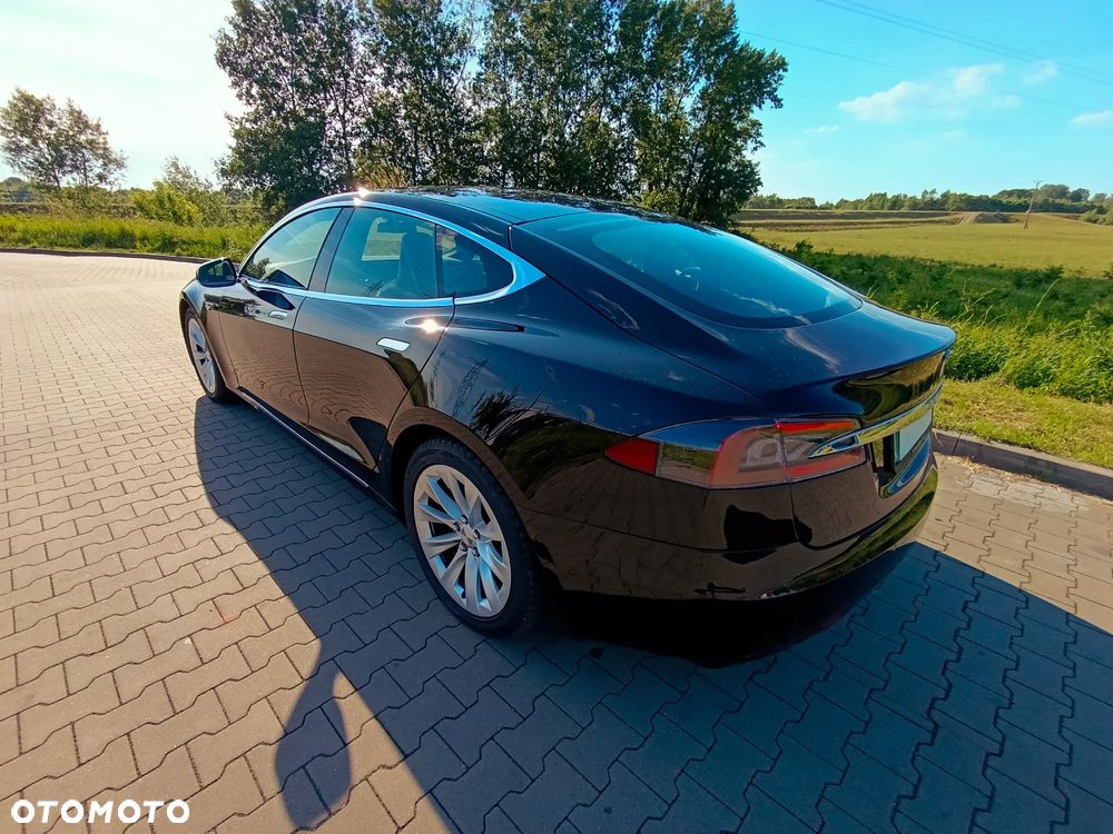 Tesla Model S - 9
