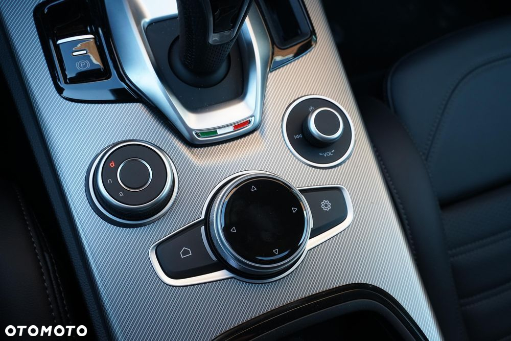 Alfa Romeo Stelvio 2.0 Turbo Veloce Q4 - 10