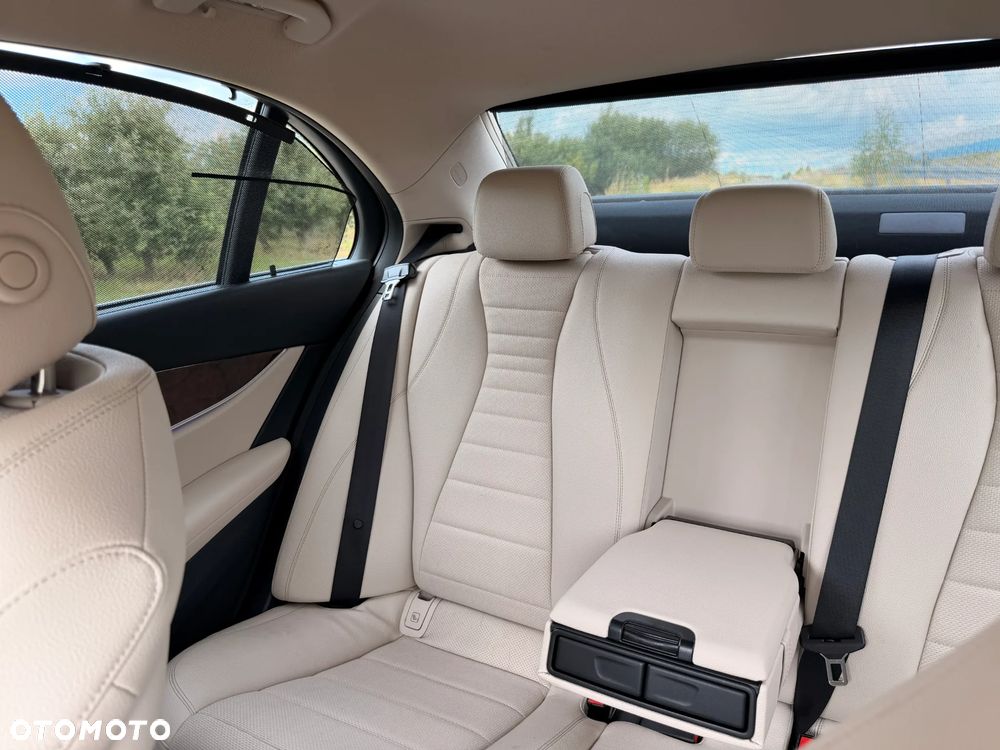 Mercedes-Benz Klasa E 220 d 4-Matic 9G-TRONIC - 19