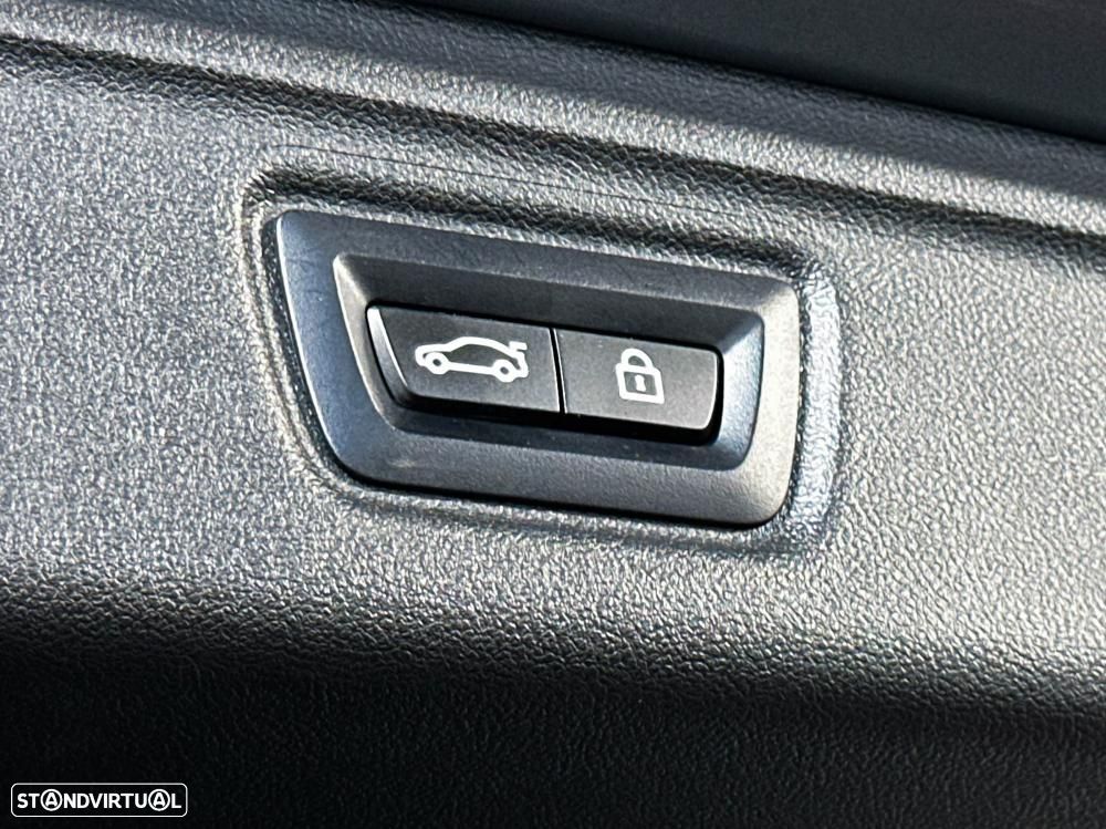 BMW 330 e Pack 50 anos M Auto - 56