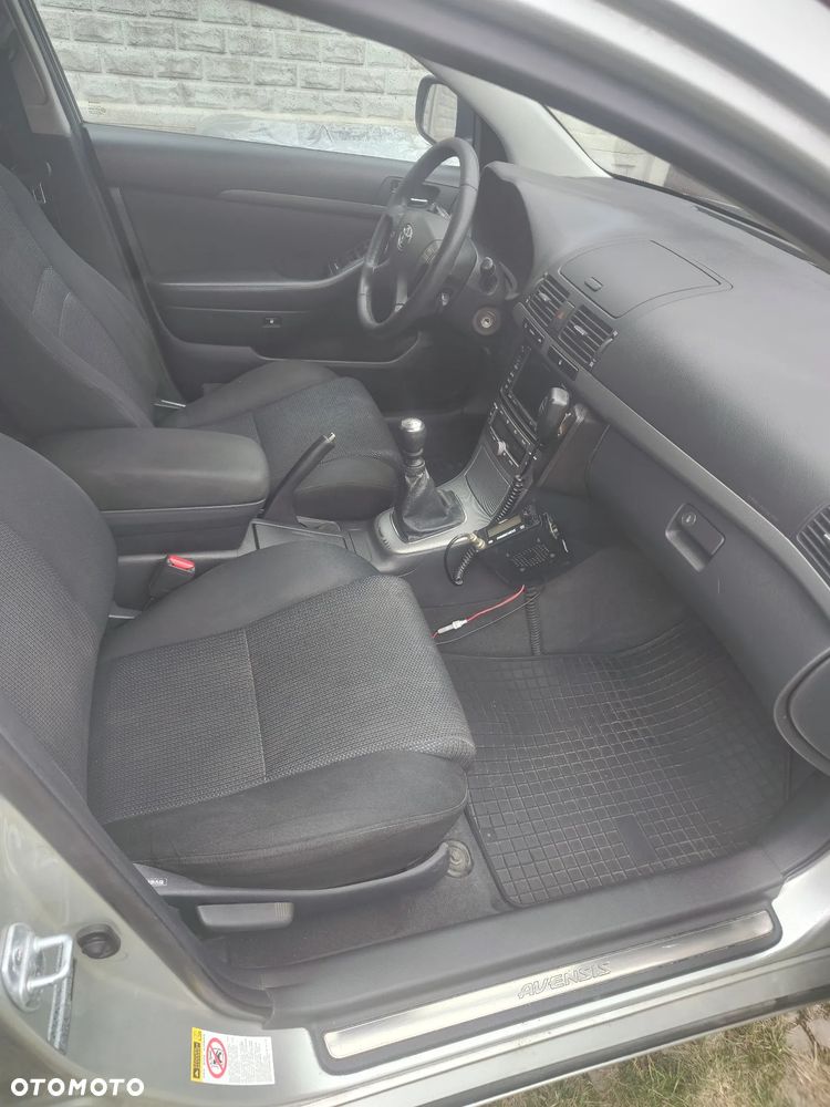 Toyota Avensis 2.0 D-4D - 12