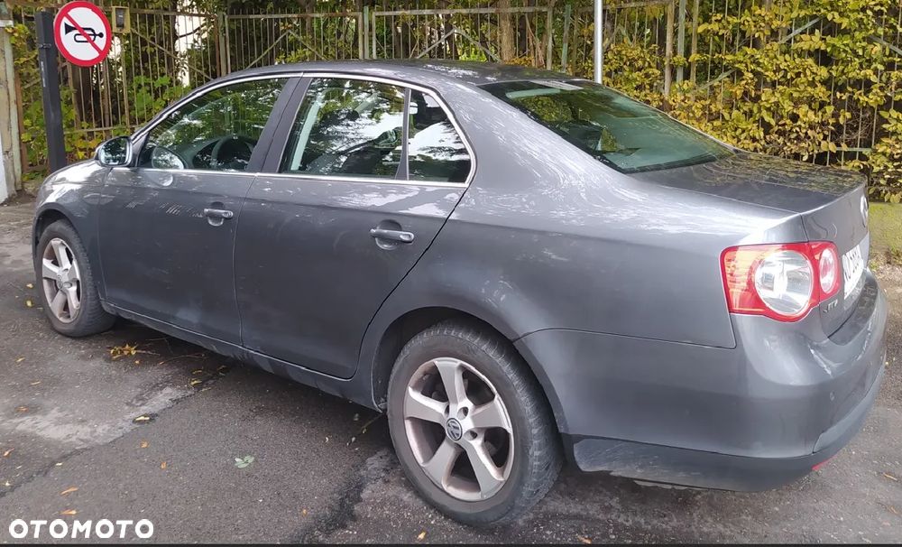 Volkswagen Jetta - 2