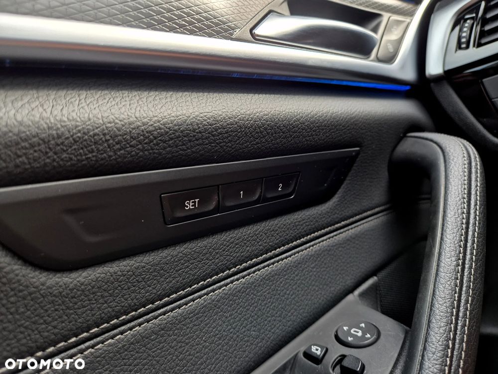BMW Seria 5 520e M Sport sport - 17
