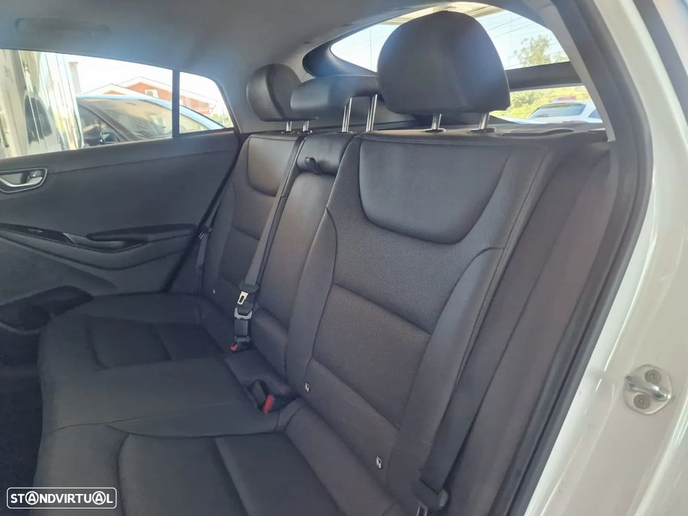 Hyundai Ioniq - 16
