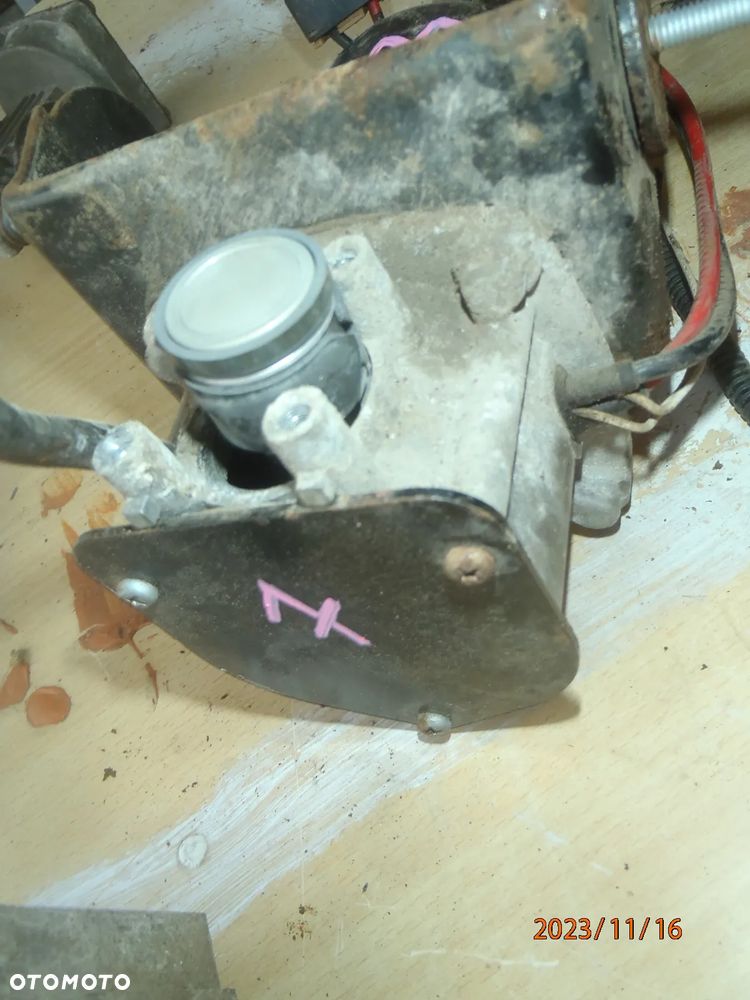 kompresor pompka zawieszenie silniczek  mocowanie tłok głowica zawór czujnik przewód wiązka kostka zbiorniczek range rover sport l320 discovery - 23