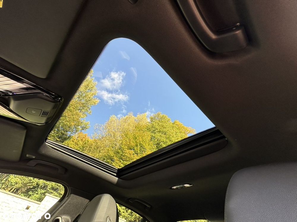 BMW Seria 3 330i Sport Line - 25