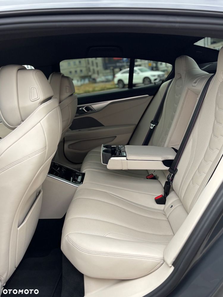 BMW Seria 8 840d xDrive mHEV - 15