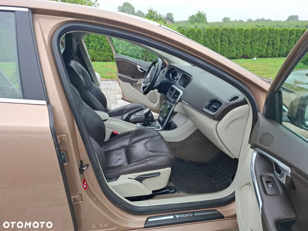 Volvo V40 D2 You - 16