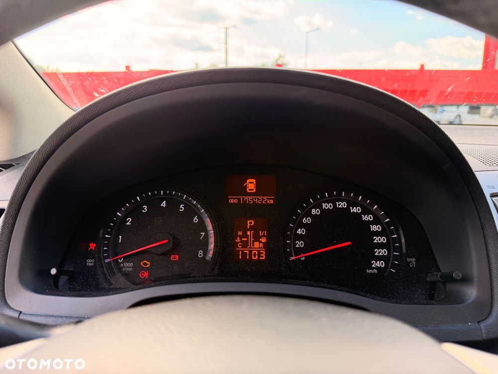 Toyota Avensis 2.0 Premium MS - 16
