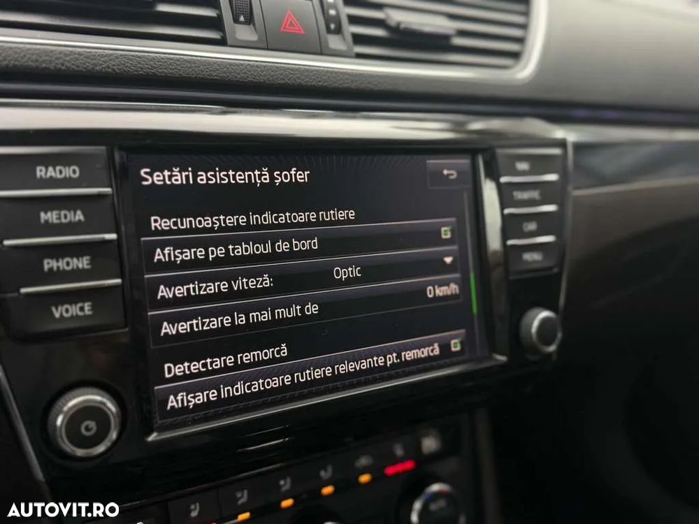 Skoda Superb Combi 2.0 TDI DSG Laurin & Klement - 21