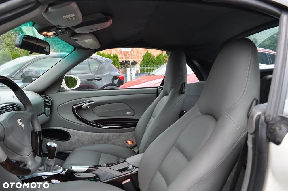 Porsche 911 Carrera - 21